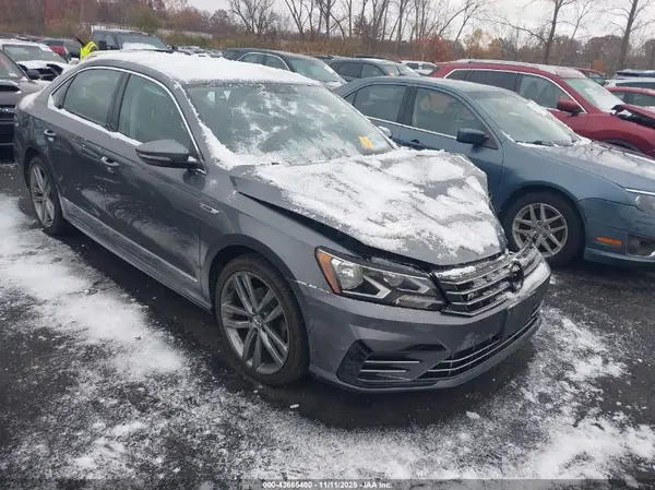 1VWDT7A32HC060315 2017 VOLKSWAGEN PASSAT - Image 1