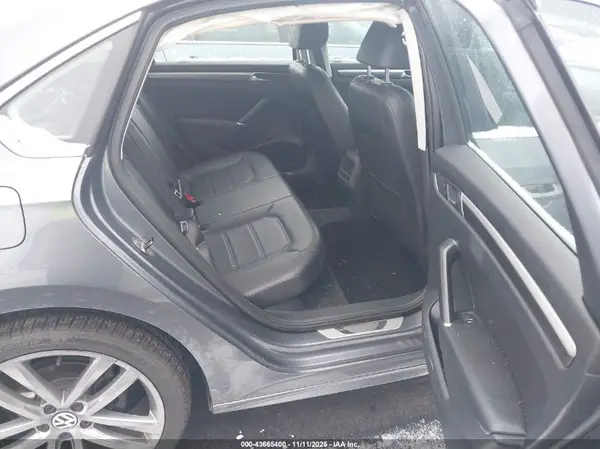 1VWDT7A32HC060315 2017 VOLKSWAGEN PASSAT - Image 8