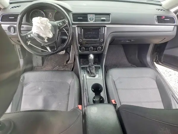 1VWDT7A32HC060623 2017 VOLKSWAGEN PASSAT - Image 8