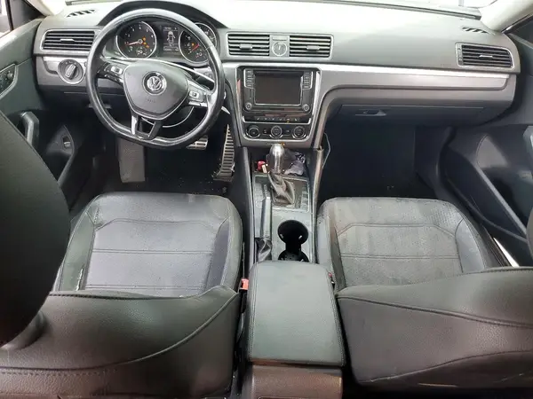 1VWDT7A32HC060962 2017 VOLKSWAGEN PASSAT - Image 8