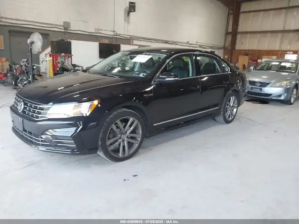1VWDT7A32HC061352 2017 VOLKSWAGEN PASSAT - Image 2