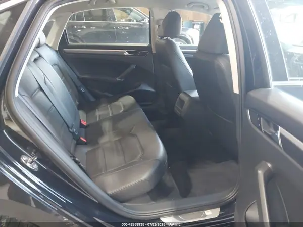 1VWDT7A32HC061352 2017 VOLKSWAGEN PASSAT - Image 8