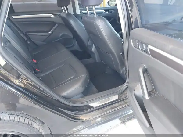 1VWDT7A32HC068592 2017 VOLKSWAGEN PASSAT - Image 8