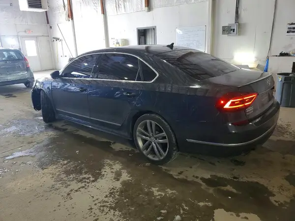 1VWDT7A32HC069631 2017 VOLKSWAGEN PASSAT - Image 2