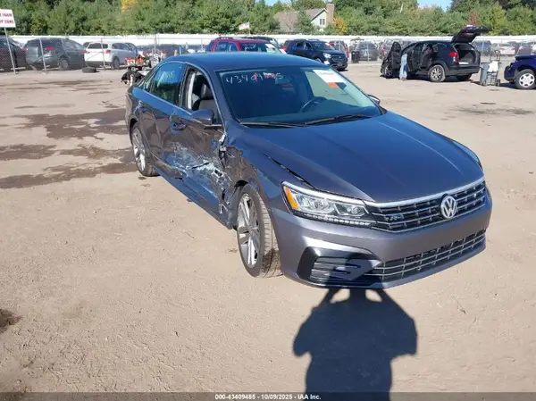 1VWDT7A32HC069757 2017 VOLKSWAGEN PASSAT - Image 1