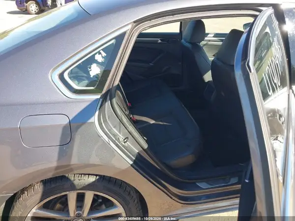 1VWDT7A32HC069757 2017 VOLKSWAGEN PASSAT - Image 8