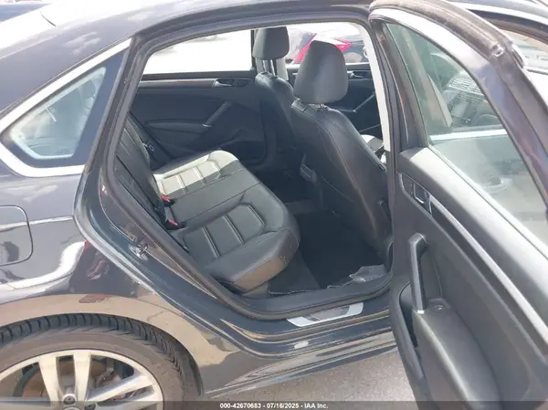 1VWDT7A32HC071413 2017 VOLKSWAGEN PASSAT - Image 8