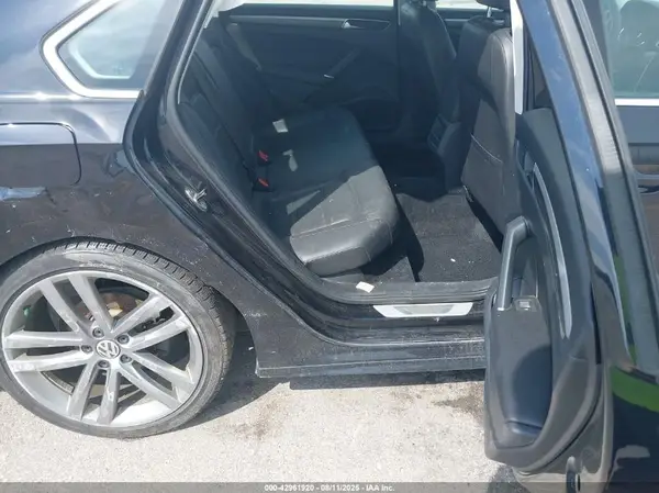 1VWDT7A32HC075283 2017 VOLKSWAGEN PASSAT - Image 8