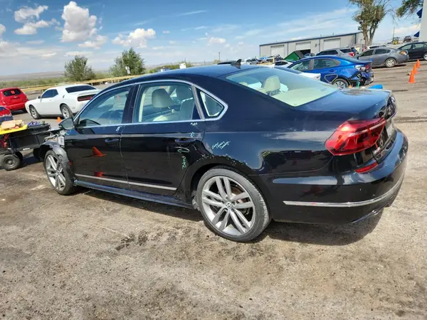 1VWDT7A33HC002004 2017 VOLKSWAGEN PASSAT - Image 2