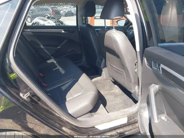1VWDT7A33HC002729 2017 VOLKSWAGEN PASSAT - Image 8