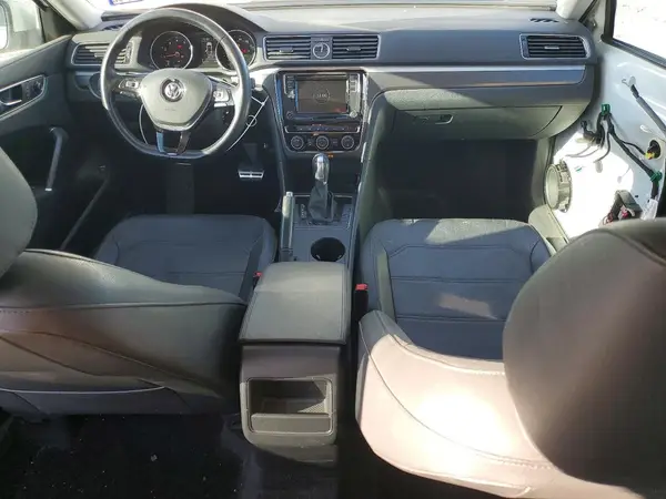1VWDT7A33HC003122 2017 VOLKSWAGEN PASSAT - Image 8