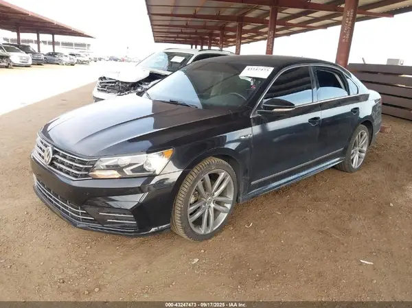 1VWDT7A33HC004867 2017 VOLKSWAGEN PASSAT - Image 2