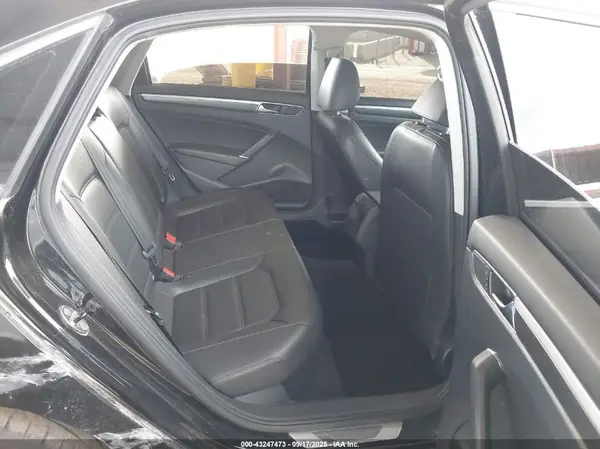 1VWDT7A33HC004867 2017 VOLKSWAGEN PASSAT - Image 8