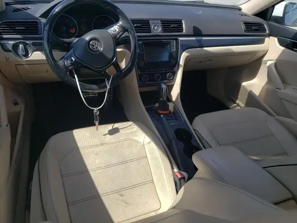 1VWDT7A33HC005484 2017 VOLKSWAGEN PASSAT - Image 8