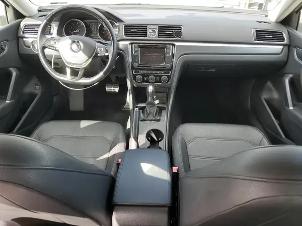 1VWDT7A33HC005677 2017 VOLKSWAGEN PASSAT - Image 8