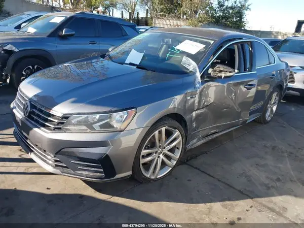 1VWDT7A33HC010989 2017 VOLKSWAGEN PASSAT - Image 2