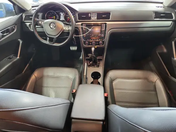 1VWDT7A33HC010992 2017 VOLKSWAGEN PASSAT - Image 8