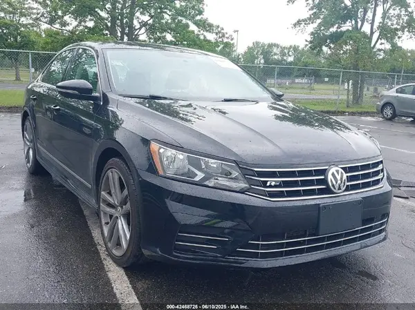 1VWDT7A33HC011821 2017 VOLKSWAGEN PASSAT - Image 1