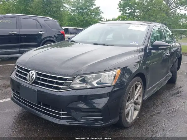 1VWDT7A33HC011821 2017 VOLKSWAGEN PASSAT - Image 2