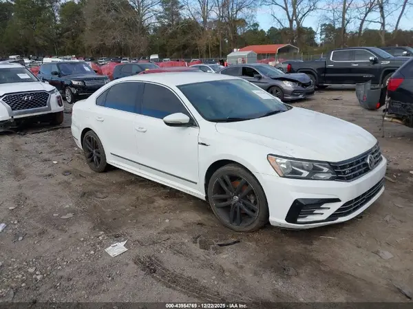 1VWDT7A33HC015240 2017 VOLKSWAGEN PASSAT - Image 1