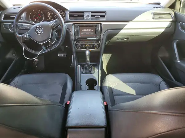 1VWDT7A33HC015383 2017 VOLKSWAGEN PASSAT - Image 8