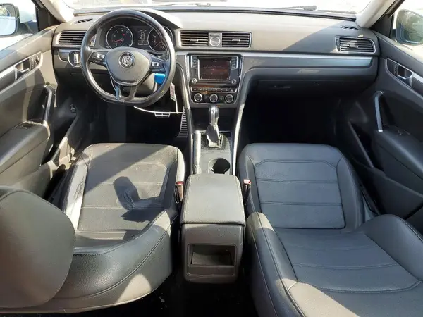 1VWDT7A33HC015934 2017 VOLKSWAGEN PASSAT - Image 8