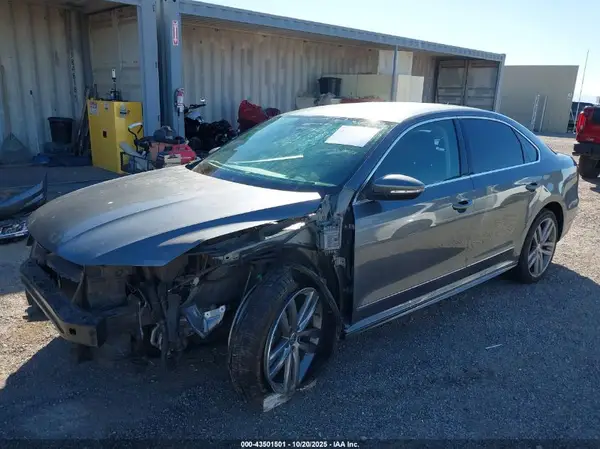 1VWDT7A33HC017652 2017 VOLKSWAGEN PASSAT - Image 2