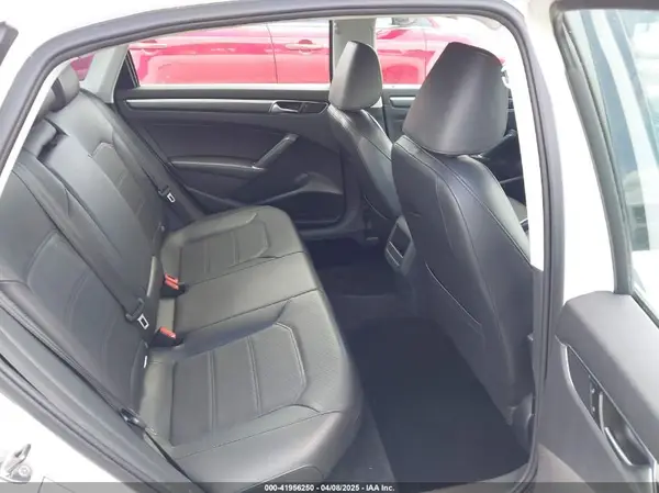1VWDT7A33HC019966 2017 VOLKSWAGEN PASSAT - Image 8