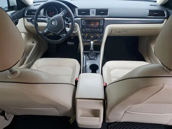 1VWDT7A33HC028084 2017 VOLKSWAGEN PASSAT - Image 8