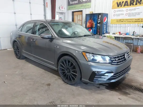 1VWDT7A33HC030045 2017 VOLKSWAGEN PASSAT - Image 1
