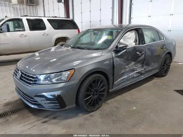 1VWDT7A33HC030045 2017 VOLKSWAGEN PASSAT - Image 2
