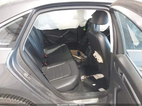 1VWDT7A33HC030045 2017 VOLKSWAGEN PASSAT - Image 8