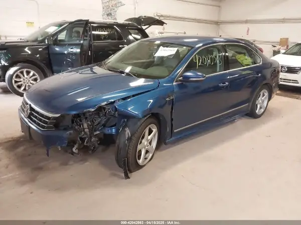 1VWDT7A33HC033883 2017 VOLKSWAGEN PASSAT - Image 2