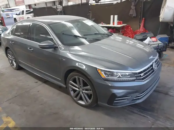 1VWDT7A33HC042390 2017 VOLKSWAGEN PASSAT - Image 1