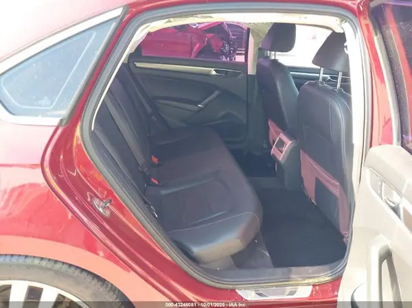 1VWDT7A33HC046987 2017 VOLKSWAGEN PASSAT - Image 8