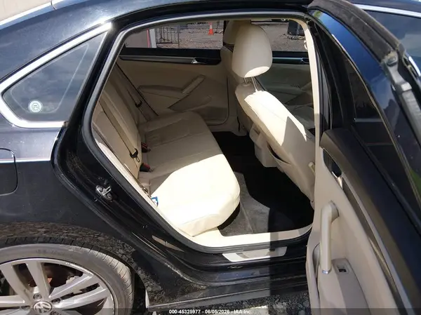 1VWDT7A33HC049565 2017 VOLKSWAGEN PASSAT - Image 8
