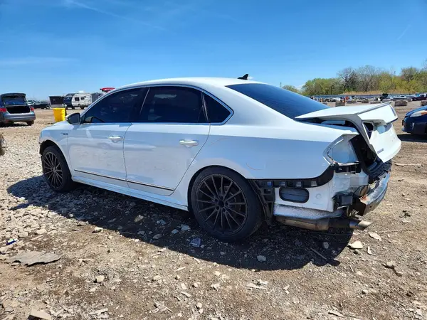 1VWDT7A33HC052627 2017 VOLKSWAGEN PASSAT - Image 2