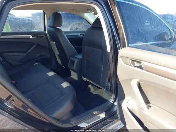 1VWDT7A33HC055267 2017 VOLKSWAGEN PASSAT - Image 8