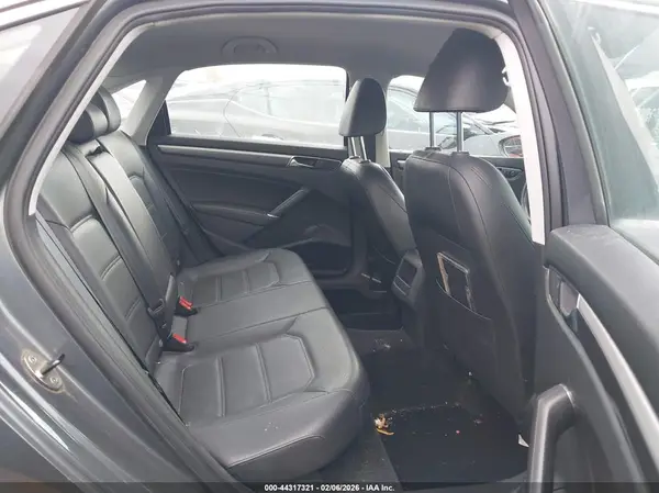 1VWDT7A33HC058444 2017 VOLKSWAGEN PASSAT - Image 8