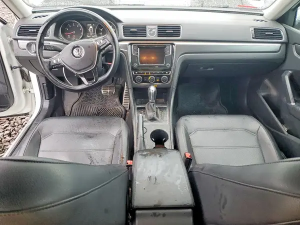 1VWDT7A33HC060565 2017 VOLKSWAGEN PASSAT - Image 8