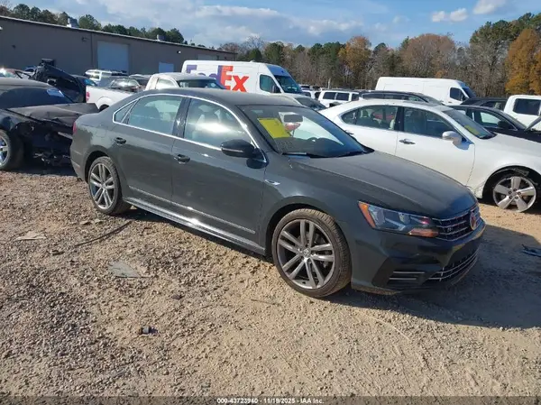 1VWDT7A33HC061263 2017 VOLKSWAGEN PASSAT - Image 1
