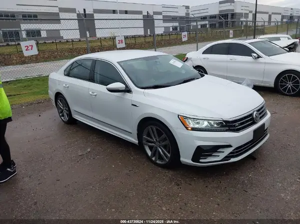 1VWDT7A33HC069606 2017 VOLKSWAGEN PASSAT - Image 1