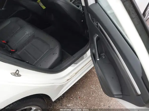 1VWDT7A33HC069606 2017 VOLKSWAGEN PASSAT - Image 8