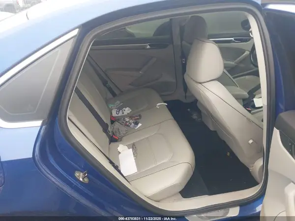 1VWDT7A33HC071050 2017 VOLKSWAGEN PASSAT - Image 8