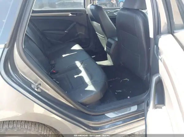 1VWDT7A33HC071288 2017 VOLKSWAGEN PASSAT - Image 8