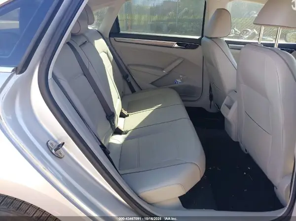 1VWDT7A33HC072196 2017 VOLKSWAGEN PASSAT - Image 8