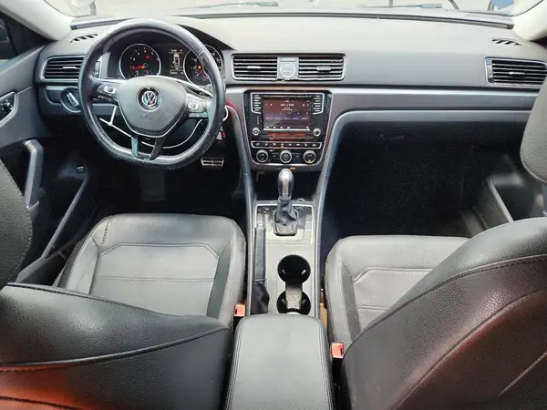1VWDT7A33HC075227 2017 VOLKSWAGEN PASSAT - Image 8