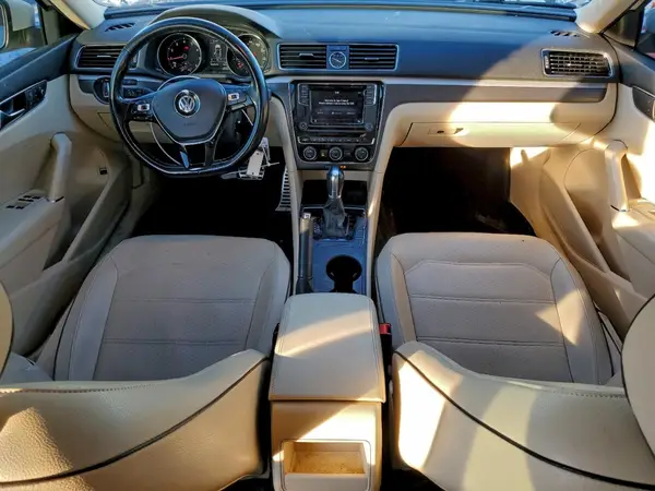 1VWDT7A33HC075244 2017 VOLKSWAGEN PASSAT - Image 8