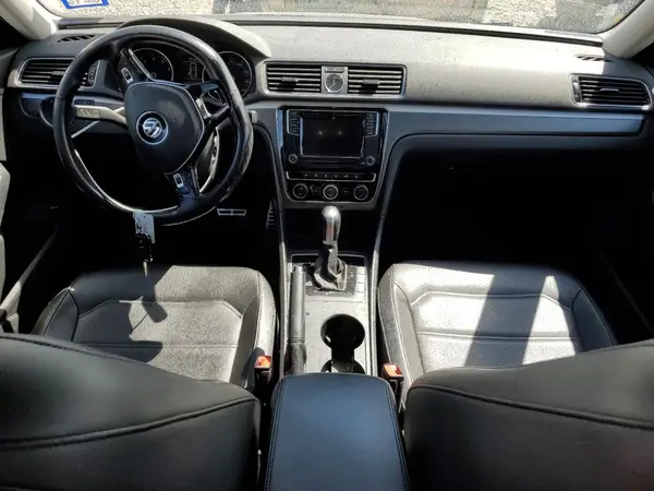 1VWDT7A33HC077897 2017 VOLKSWAGEN PASSAT - Image 8