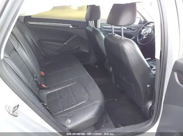 1VWDT7A33HC078077 2017 VOLKSWAGEN PASSAT - Image 8